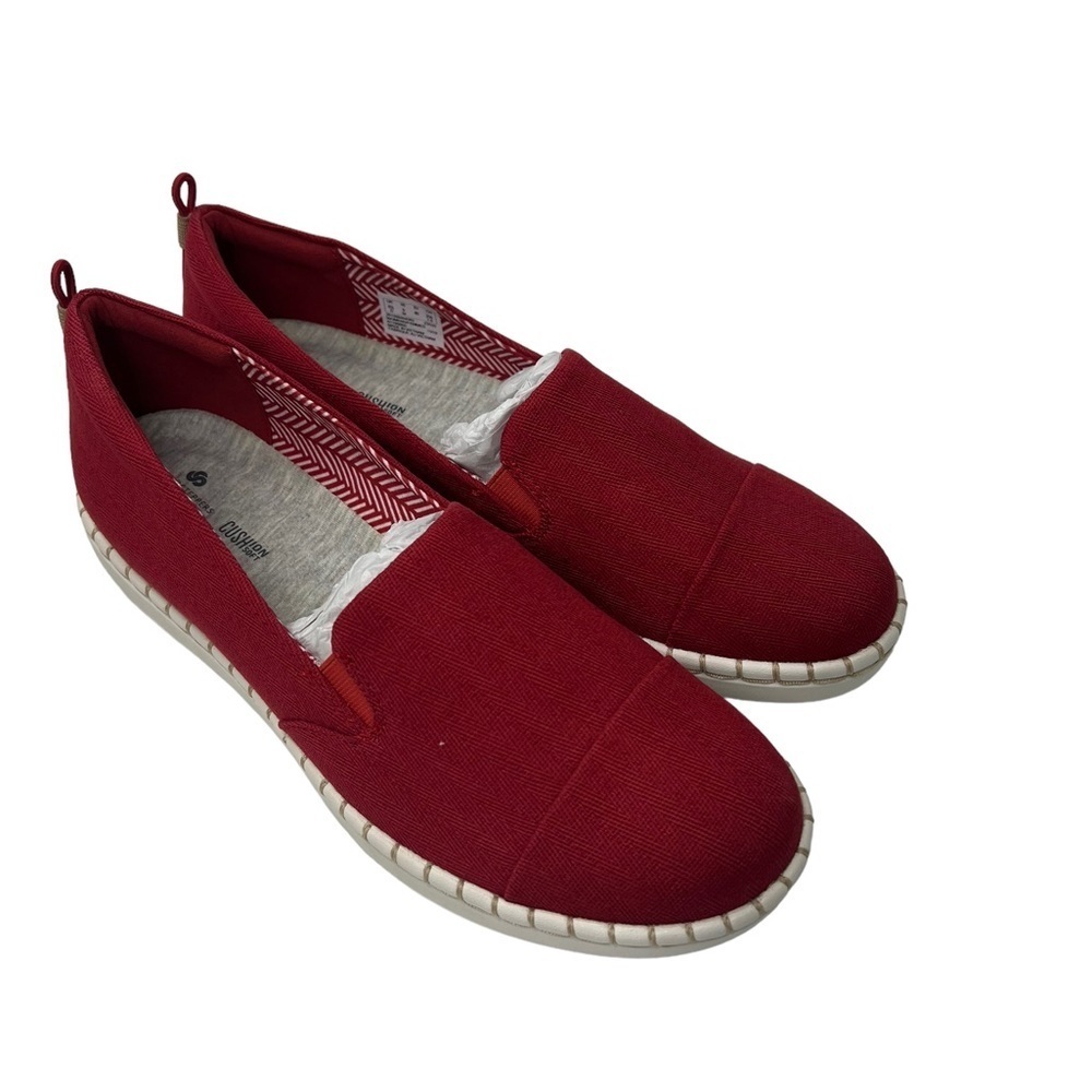 NWT Cloudsteppers by Clarks Women's Red Rouge Slip-on Sneaker Shoes 9 - Picture 2 of 8